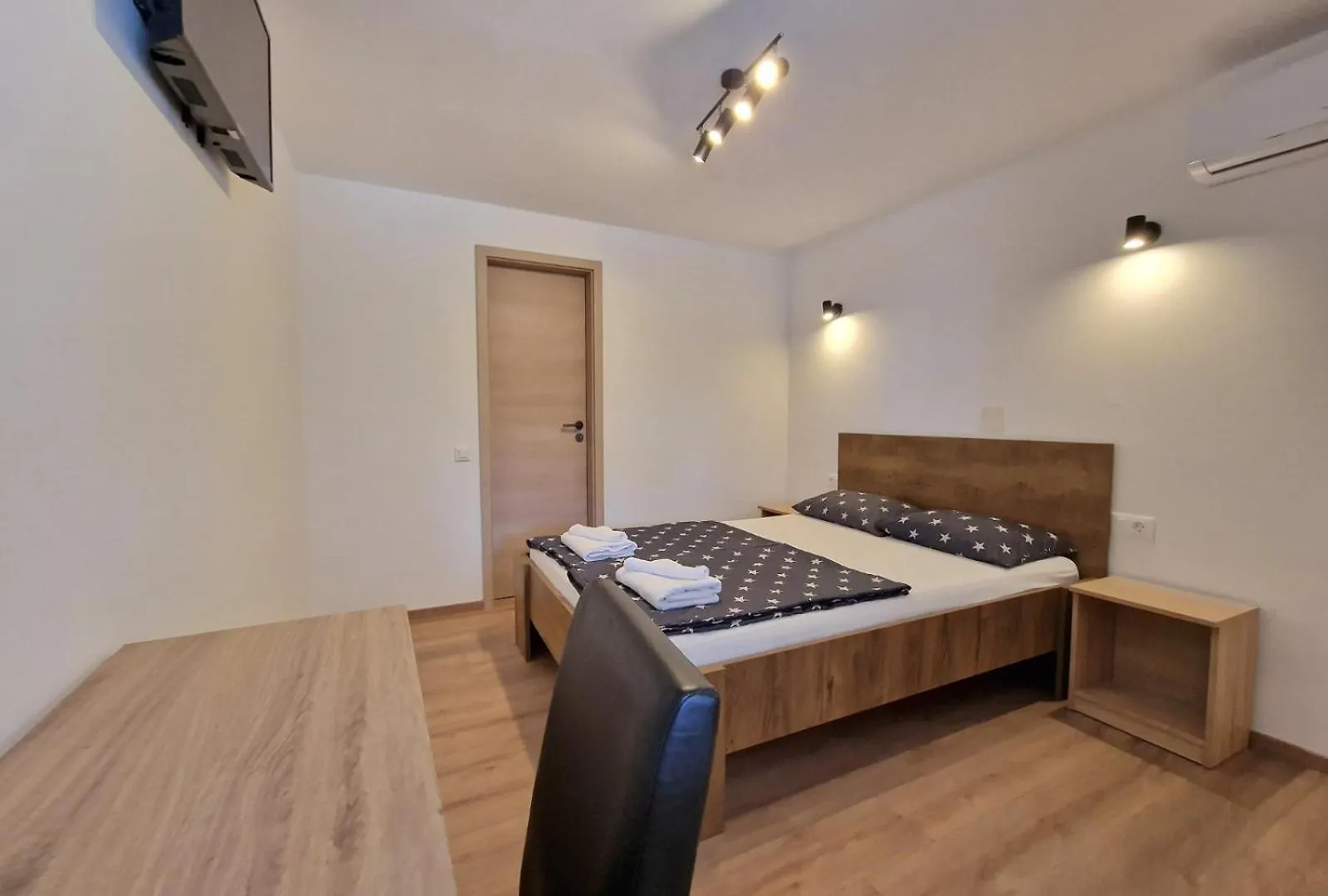 פולה Room D